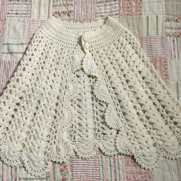 Crochet Shawl Wrap size Small? Cream w/ two woven buttons - Picture 3 of 4